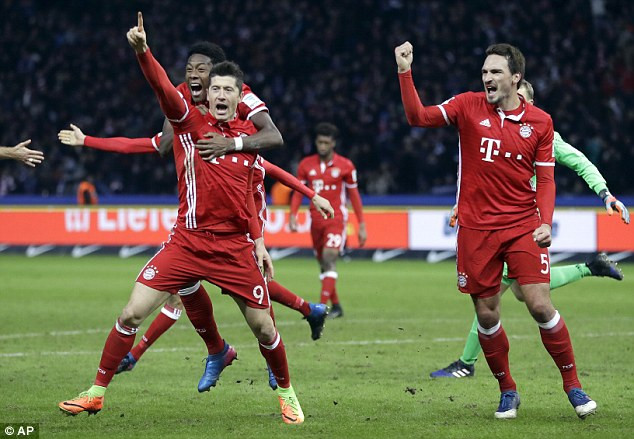 Carlo Ancelotti và Bayern chấp nhận trả tiền vụ "ngón tay thối" ảnh 2