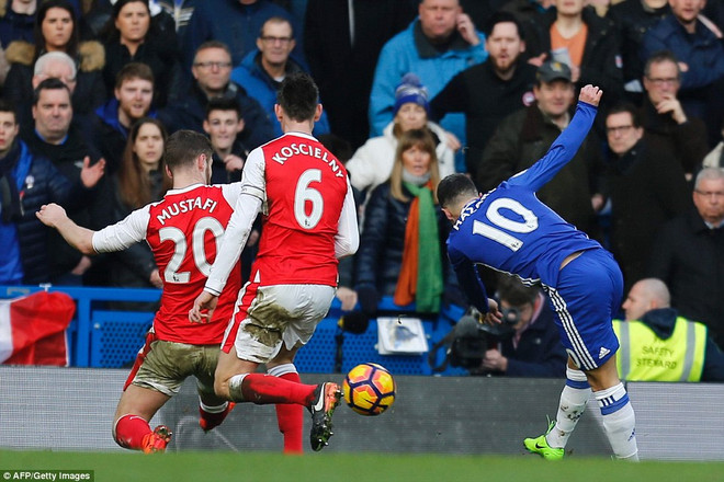 Eden Hazard solo lập siêu phẩm, Chelsea thắng đậm Arsenal ảnh 3