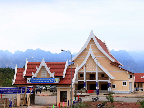 Bàn giao Dự án biểu tượng đoàn kết giữa thanh niên Việt​-Lào ảnh 1