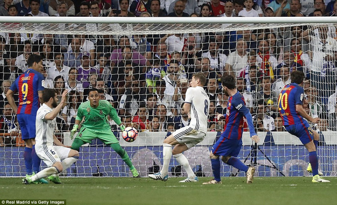 Messi lập cú đúp, Barcelona ngược dòng hạ Real ở Bernabeu ảnh 7