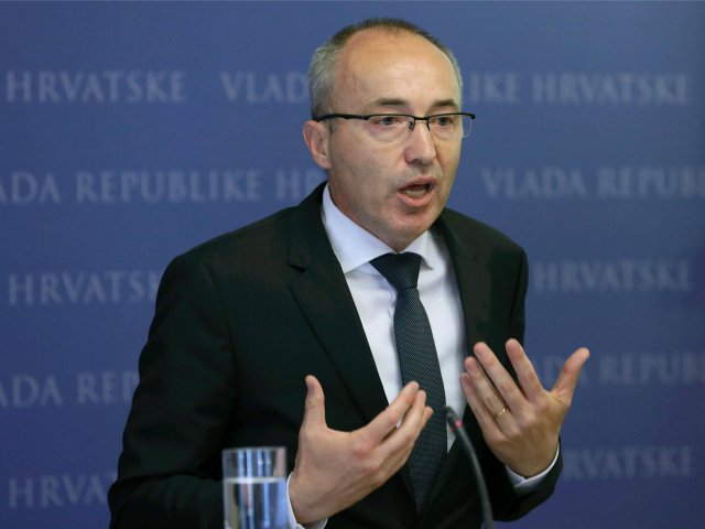 Bộ trưởng Quốc phòng Croatia Krsticevic rút lại đơn xin từ chức ảnh 1