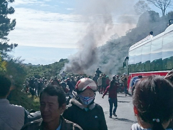 Lâm Đồng: Xe khách 50 chỗ bốc cháy, hành khách hoảng loạn ảnh 1