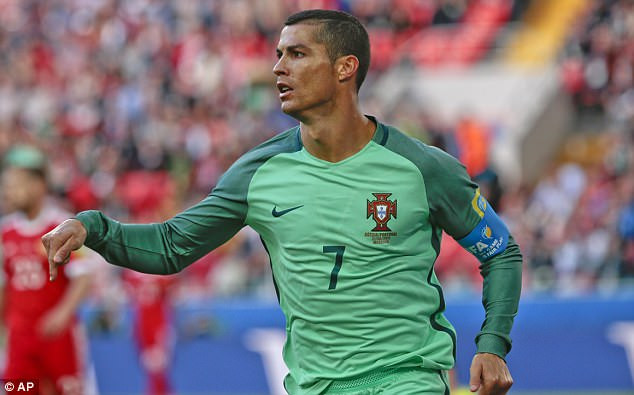 Ronaldo mang chiến thắng về cho Bồ Đào Nha. (Nguồn: AP) Cristriano Ronaldo "nổ súng," Bồ Đào Nha đánh bại chủ nhà Nga ảnh 1