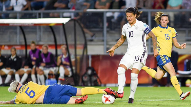 Philipp Lahm được bầu là cầu thủ xuất sắc nhất Đức năm 2017 ảnh 2