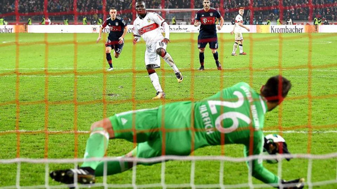 "Kẻ bị ruồng bỏ" Sven Ulreich giúp Bayern đánh bại Stuttgart ảnh 2
