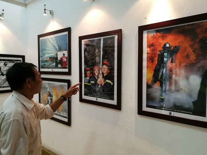 Triển lãm ảnh tôn vinh những tấm gương dũng cảm chống "giặc lửa" ảnh 1