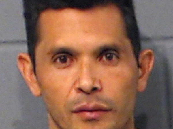 Kẻ cưỡng hiếp bé gái trên xe buýt từng bị trục xuất 19 lần ảnh 1