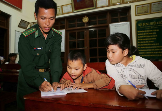 Tuyên dương chiến sỹ biên phòng đóng góp vào sự nghiệp giáo dục ảnh 1