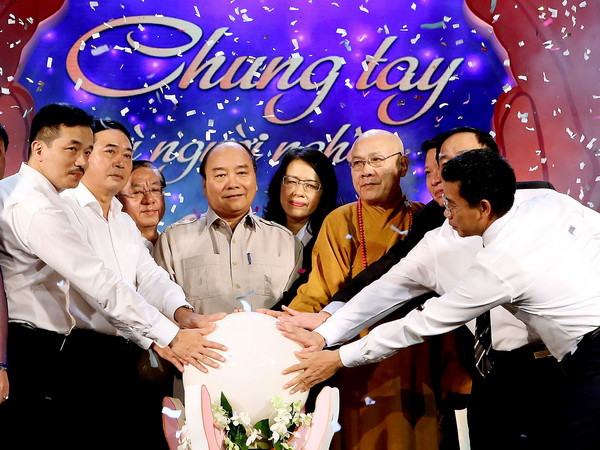 Cầu truyền hình "Chung tay vì người nghèo" 2017 tại 2 điểm cầu ảnh 1