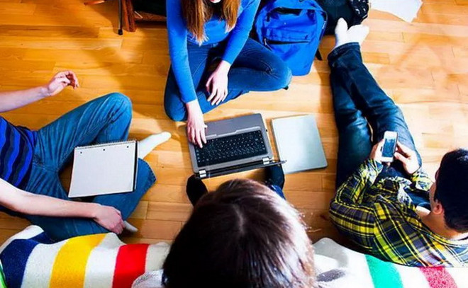 Trẻ em dễ chia sẻ hình khêu gợi trên Internet vì cha mẹ bỏ bê ảnh 1