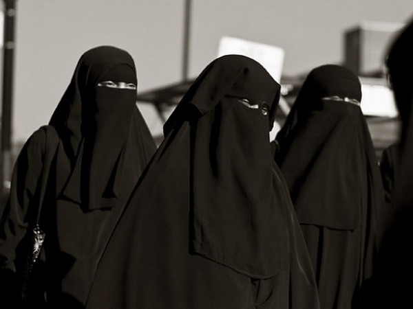 Lực lượng an ninh Iraq bắt giữ nhiều nữ chiến binh IS ở Mosul ảnh 1