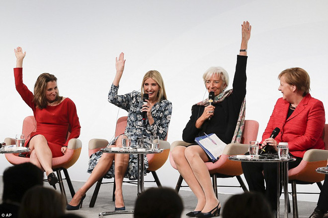 Con gái Tổng thống Donald Trump bị la ó vì nói đỡ cho cha mình ảnh 1