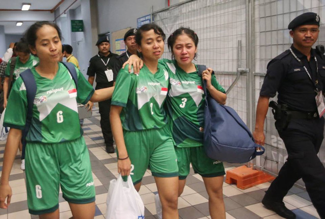 Tuyển cầu mây Indonesia bỏ cuộc phản đối trọng tài bênh chủ nhà ảnh 1