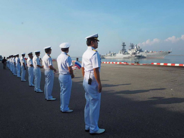 40 tàu chiến duyệt binh ở Thái Lan kỷ niệm ngày thành lập ASEAN ảnh 1