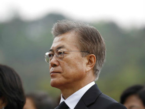 Tổng thống Hàn Quốc Moon Jae-in. (Nguồn: AP) Hàn Quốc: Tỷ lệ ủng hộ Tổng thống Moon Jae-in tiếp tục giảm ảnh 1