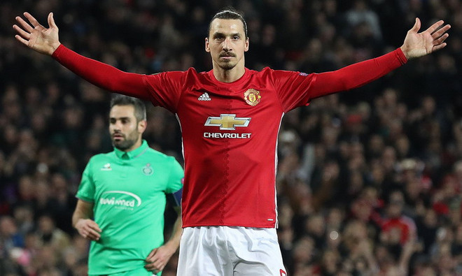 Cận cảnh Ibrahimovic lập hat-trick, M.U đặt 1 chân vào vòng 1/8 ảnh 1