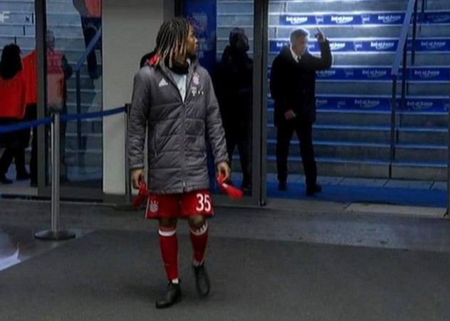 Carlo Ancelotti và Bayern chấp nhận trả tiền vụ "ngón tay thối" ảnh 1