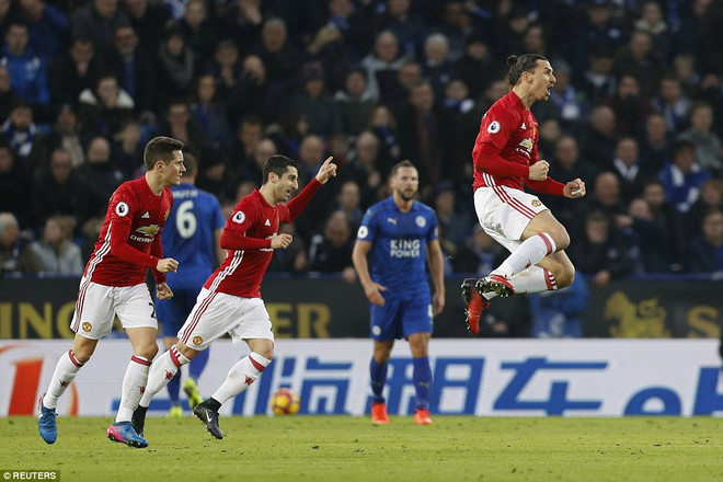 Man United "phả hơi nóng" vào tốp 4 sau màn vùi dập Leicester ảnh 1