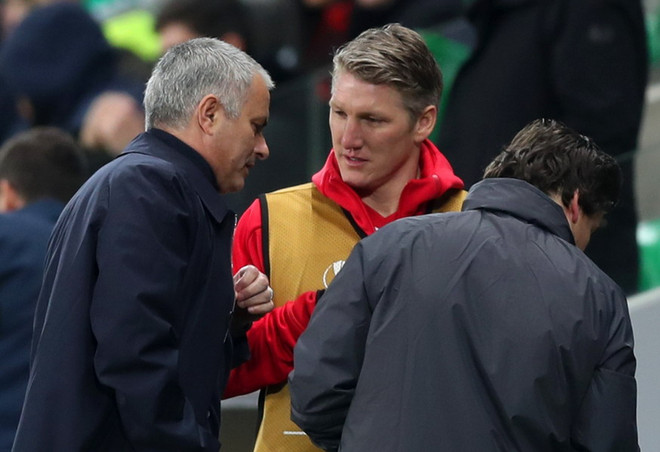 Jose Mourinho bất ngờ hối hận khi đẩy Schweinsteiger khỏi M.U ảnh 1