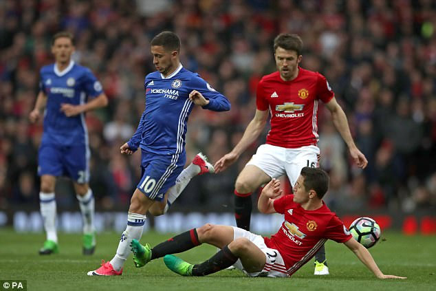 Trong một cuộc chiến, Jose Mourinho vẫn hay hơn Antonio Conte ảnh 2