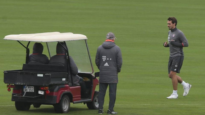 Sốc: Bayern "quyết đấu" Real mà không có trung vệ thực thụ? ảnh 1