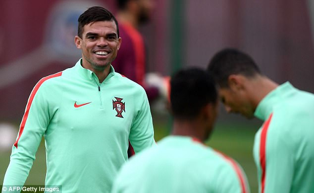 Pepe sẽ quyết định tương lai sau Confed Cup. Chuyển nhượng 28/6: Morata đã rất gần M.U, Pep có "tiểu Pique" ảnh 2