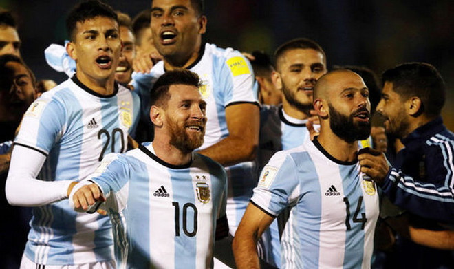 Messi đã đưa Argentina đến Nga. (Nguồn: AP) Lionel Messi thoát khỏi cái bóng của Diego Maradona ở Quito ảnh 2
