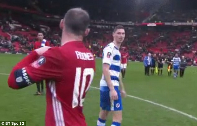 Cầu thủ Reading lên tiếng sau vụ từ chối đổi áo với Rooney ảnh 1