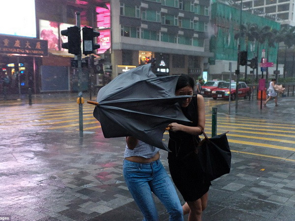 Bão Hato đổ bộ vào miền Nam Trung Quốc, ít nhất 3 người thiệt mạng ảnh 1