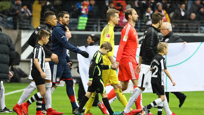 Tom Starke: Thủ thành đã nghỉ hưu giúp Bayern giành chiến thắng ảnh 2