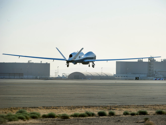 Đức sẽ mua máy bay trinh sát MQ-4C Triton thay thế Euro Hawk ảnh 1