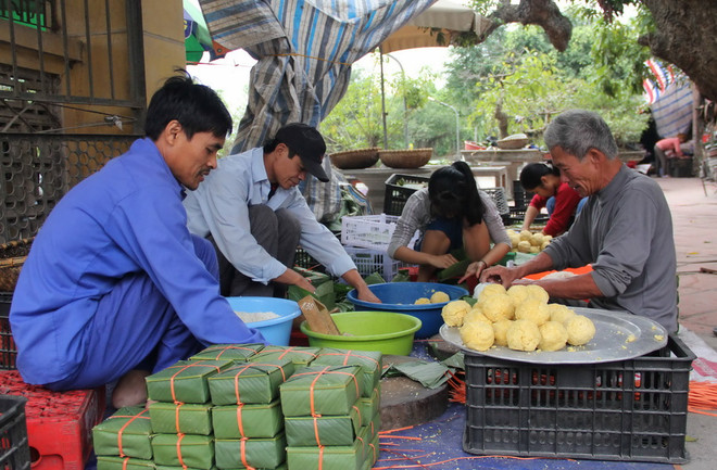 [Photo] Vùng làm Bánh chưng Cầu Báng tất bật “nổi lửa” vào Tết ảnh 1
