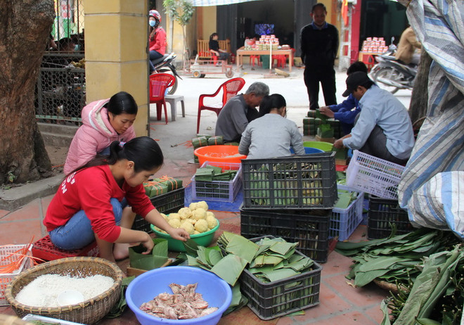 [Photo] Vùng làm Bánh chưng Cầu Báng tất bật “nổi lửa” vào Tết ảnh 4