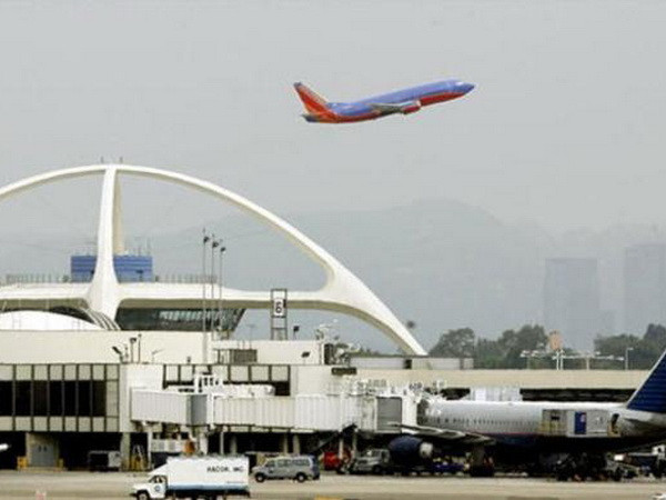 Chuyến bay đầu tiên nối liền thành phố Los Angeles với La Habana ảnh 1