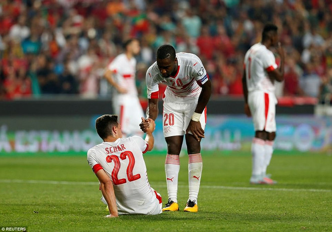 Thụy Sĩ sẽ phải đứng dậy để thi đấu play-off. (Nguồn: Reuters) Hạ gục Thụy Sĩ, Bồ Đào Nha giành vé dự VCK World Cup 2018 ảnh 2