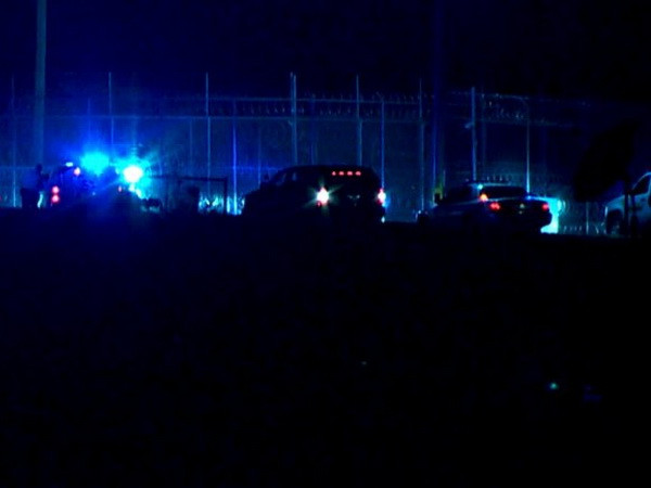 Mỹ: Nổ bên ngoài một trung tâm tuyển quân tại bang Oklahoma ảnh 1