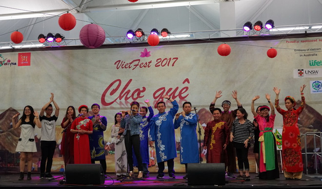 Chợ quê Việt sôi động giữa lòng thủ đô Canberra của Australia ảnh 2