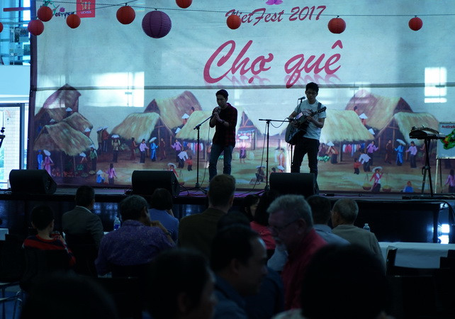 Chợ quê Việt sôi động giữa lòng thủ đô Canberra của Australia ảnh 1