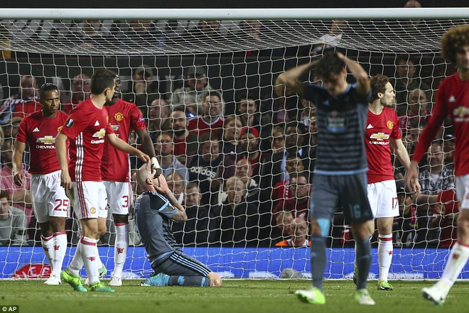 M.U vào chung kết sau những phút cuối "sống trong sợ hãi" ảnh 5