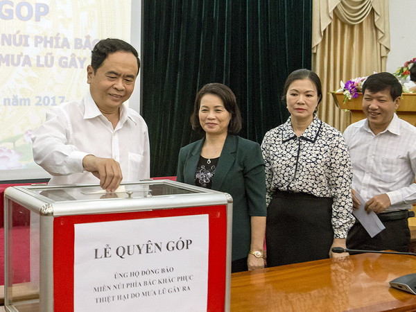 Ủy ban MTTQ Việt Nam quyên góp, ủng hộ đồng bào vùng lũ phía Bắc ảnh 1