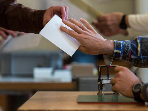 Thụy Sĩ tiến hành trưng cầu ý dân về nới lỏng thủ tục nhập tịch ảnh 1