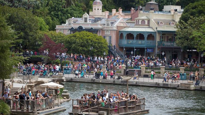 Khu công viên và nghỉ dưỡng Walt Disney. (Nguồn: latimes.com) Phát hiện khuẩn Legionella gây bệnh phổi tại công viên Disneyland ảnh 1