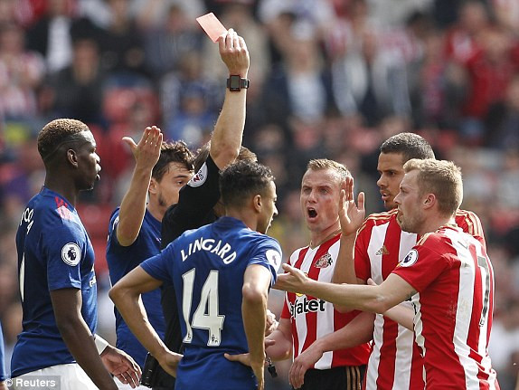 Ibrahimovic tỏa sáng đưa Manchester United trở lại tốp 5 ảnh 2