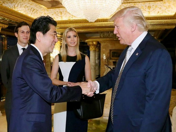 Thủ tướng Abe cam kết là đồng minh với Mỹ, mong gặp ông Trump ảnh 1