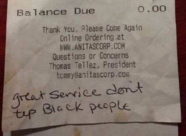 Phản ứng bất ngờ của nữ phục vụ bàn bị phân biệt chủng tộc ảnh 1