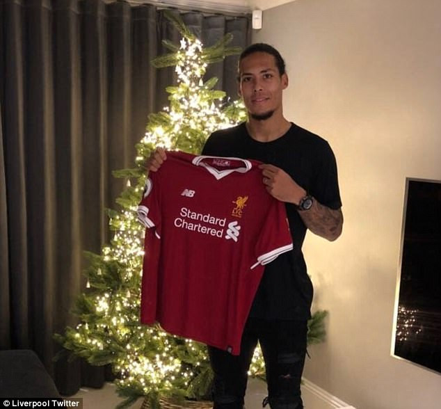 Virgil van Dijk chính thức trở thành hậu vệ đắt nhất thế giới ảnh 1