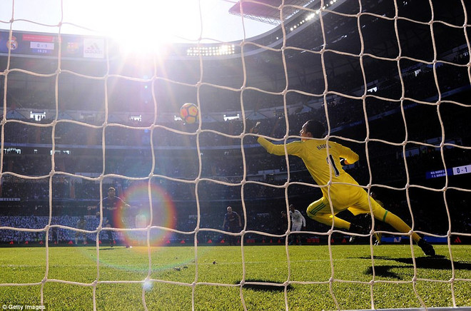 Real Madrid thảm bại trước Barcelona ngay tại thánh địa Bernabeu ảnh 5