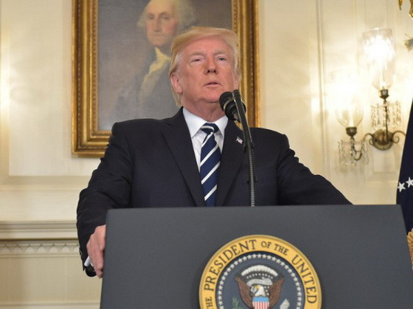 Tổng thống Mỹ Trump: Luật kiểm soát súng đạn sẽ được thảo luận ảnh 1