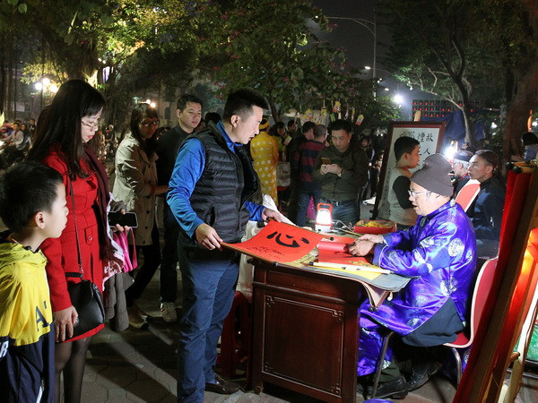 Hà Nội lấy ý kiến về dự thảo Quy tắc ứng xử nơi công cộng ảnh 1