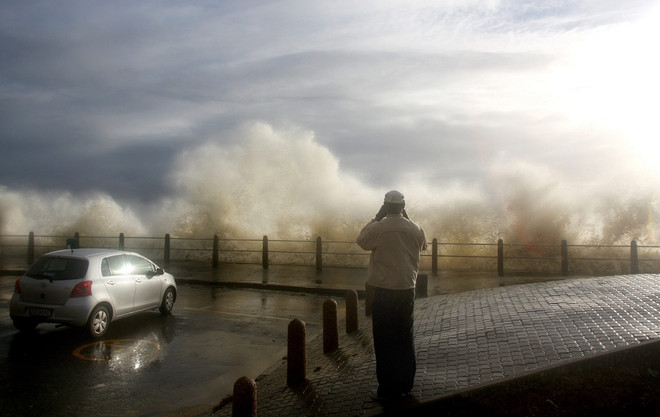 Nam Phi: Bão kinh hoàng đổ bộ vào thành phố du lịch Cape Town ảnh 1